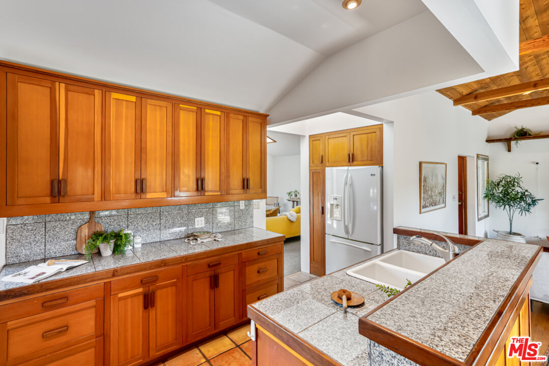 21531 Encina Road Topanga, CA 90290 - Photo 8 of 34 Gallery Image 8