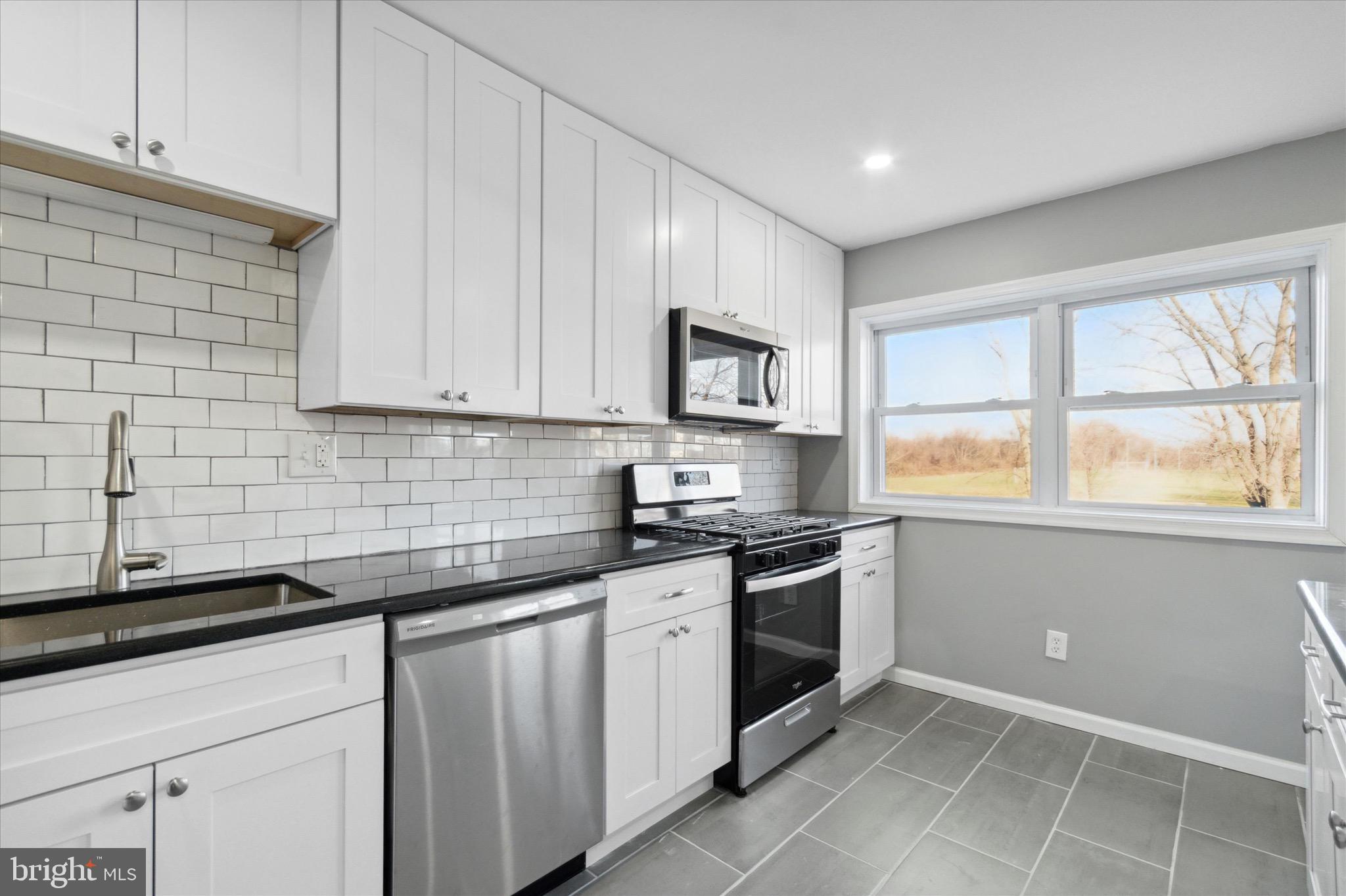 12541 Chilton Road Philadelphia, PA 19154 - Photo 12 of 29