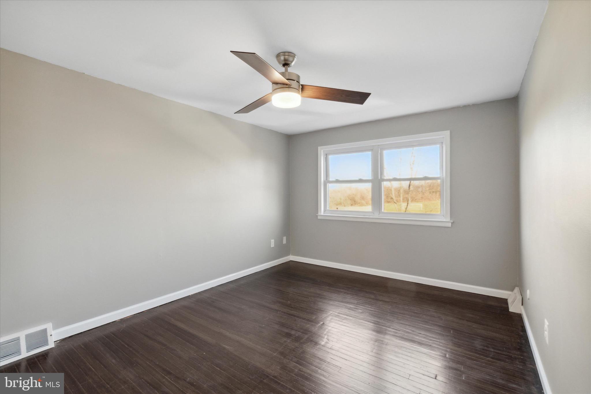 12541 Chilton Road Philadelphia, PA 19154 - Photo 17 of 29