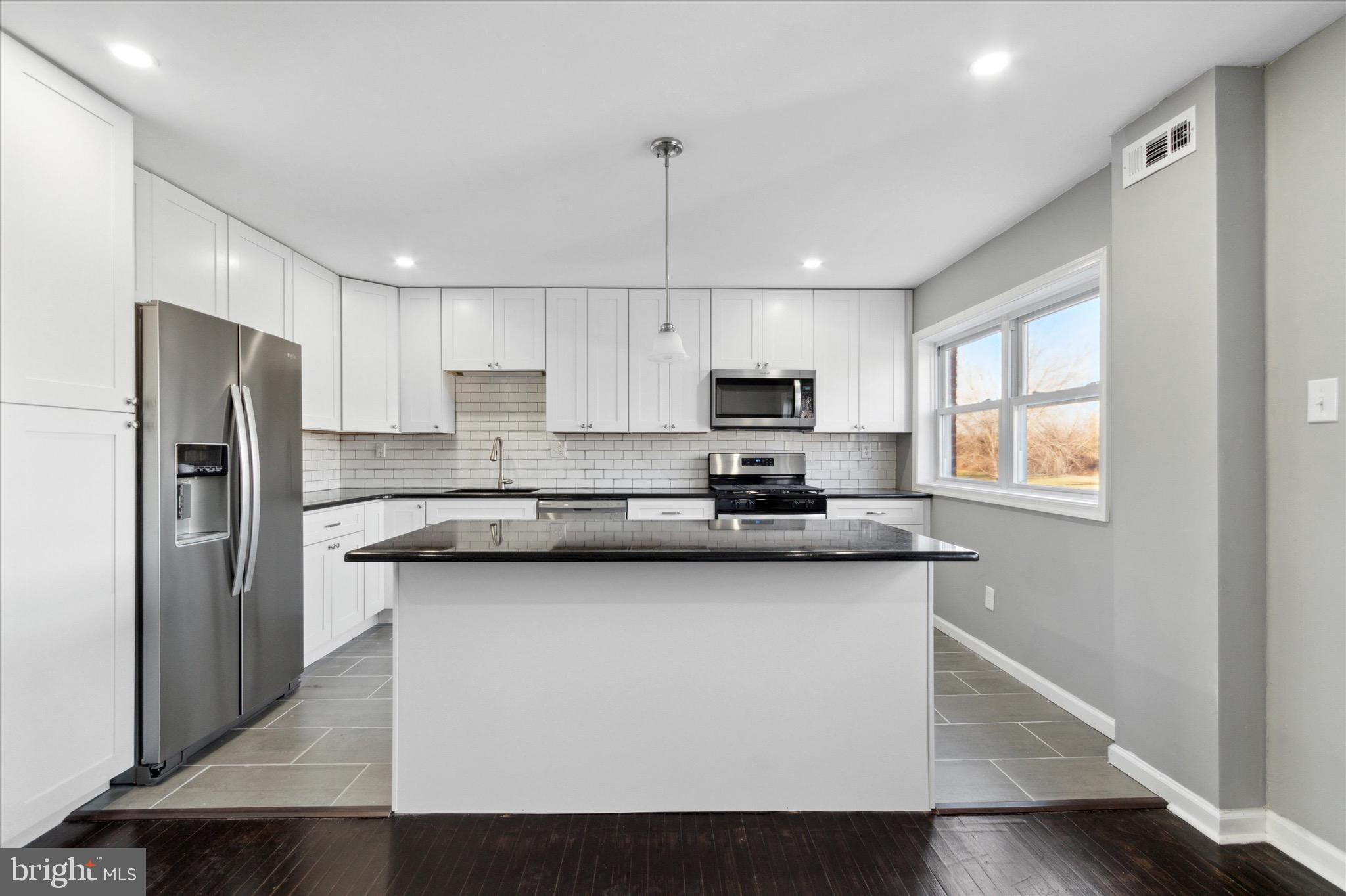 12541 Chilton Road Philadelphia, PA 19154 - Photo 8 of 29