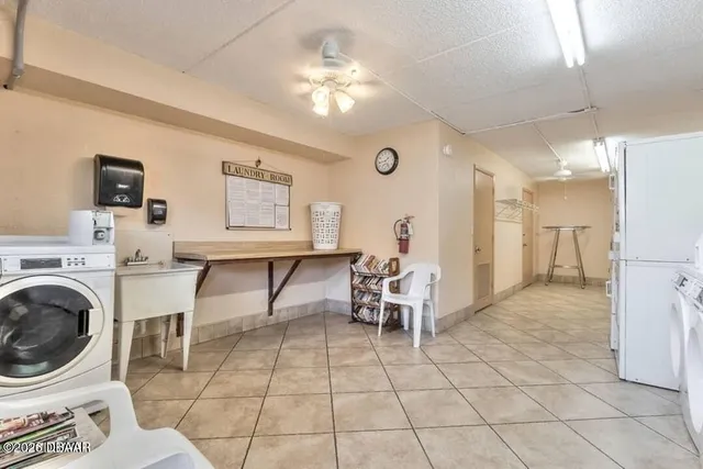 $1,610 | 144 South Halifax Avenue, Unit 21, Daytona Beach, FL 32118