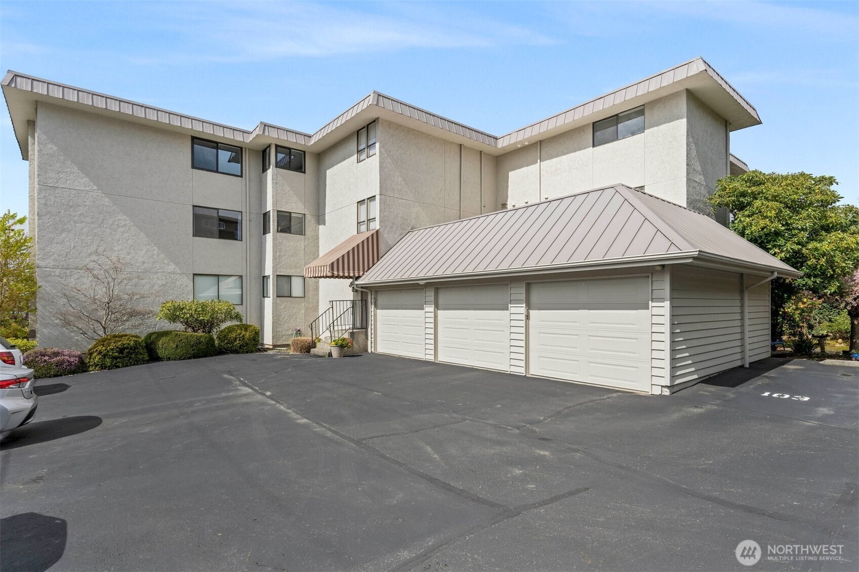 217 Alder Street, Unit 101 Edmonds, WA 98020 - Photo 3 of 36