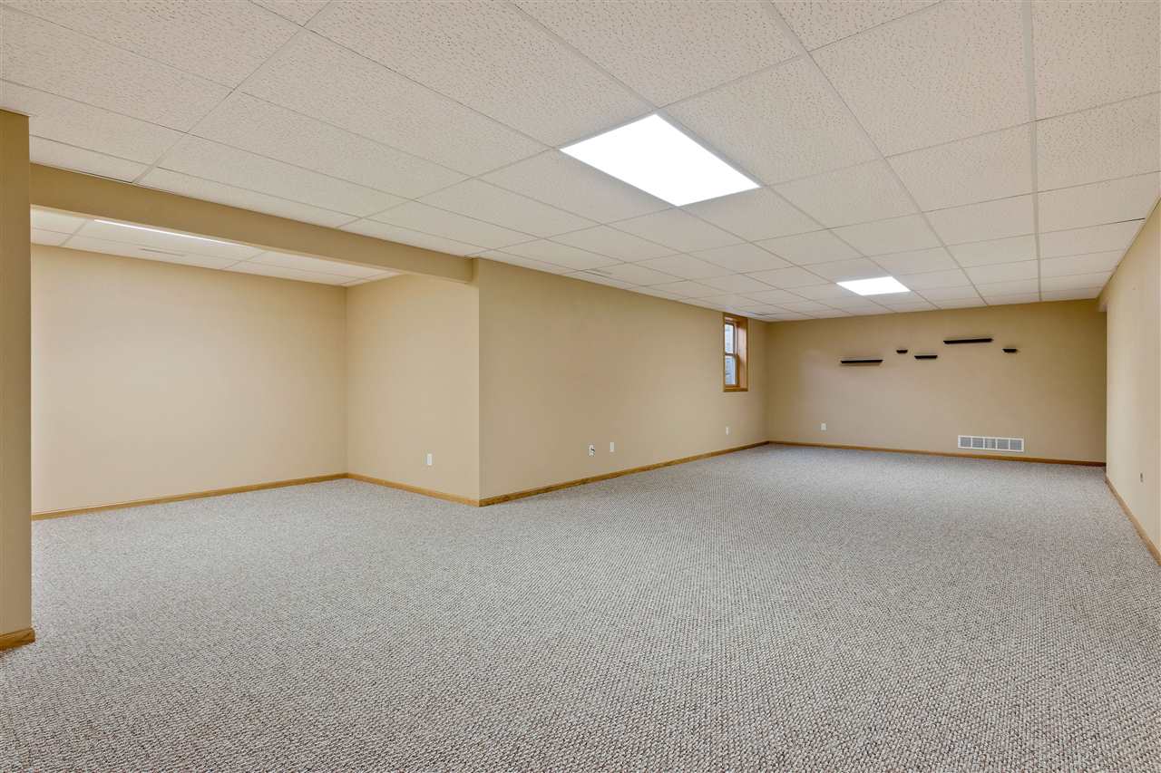 3110 116th Circle Riverside, IA 52327 - Photo 18 of 28 Gallery Image 18