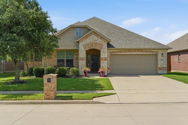 $425,000 | 1237 Mesa Crest Drive, Fort Worth, TX 76052