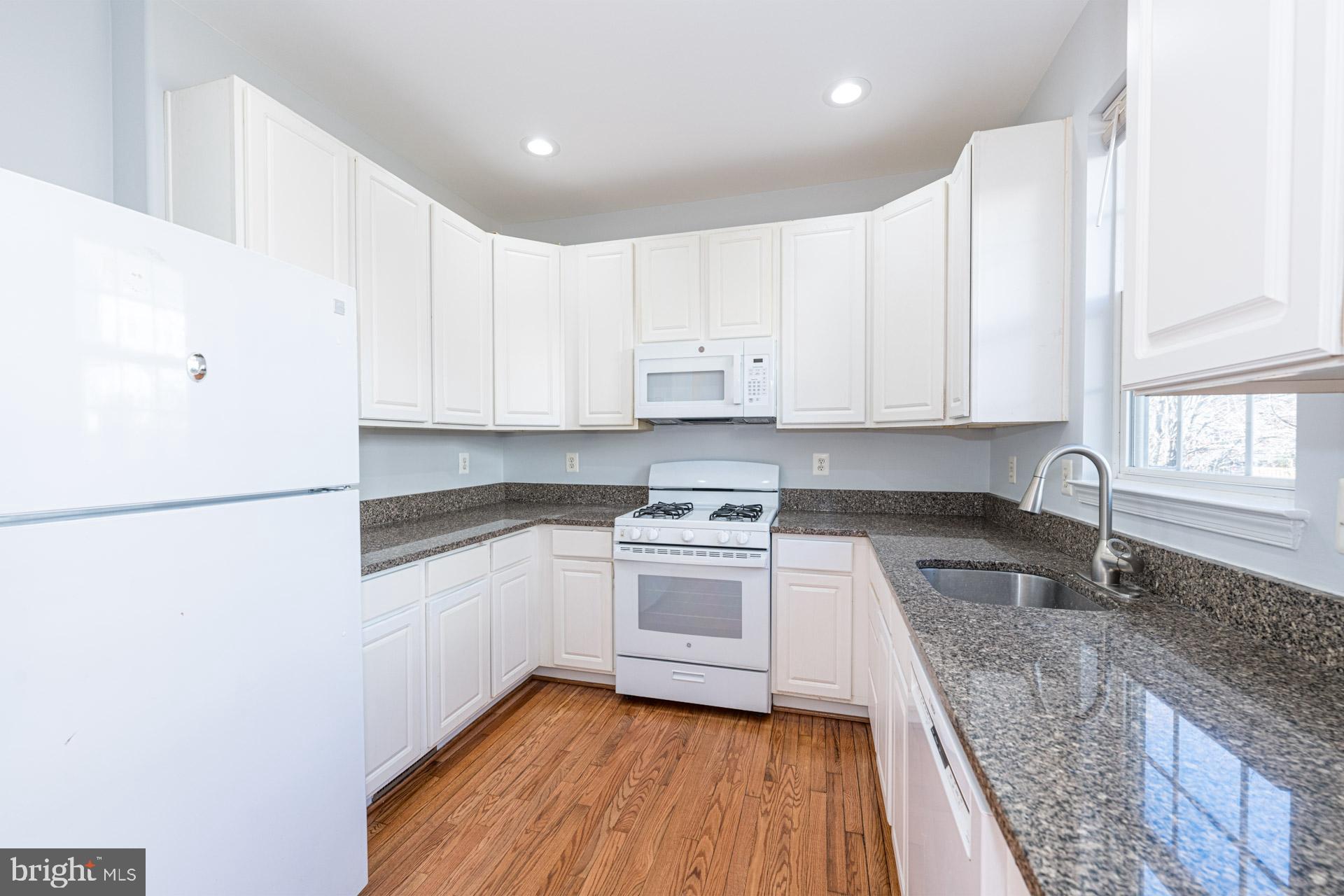 22376 Maison Carree Square Ashburn, VA 20148 - Photo 10 of 35