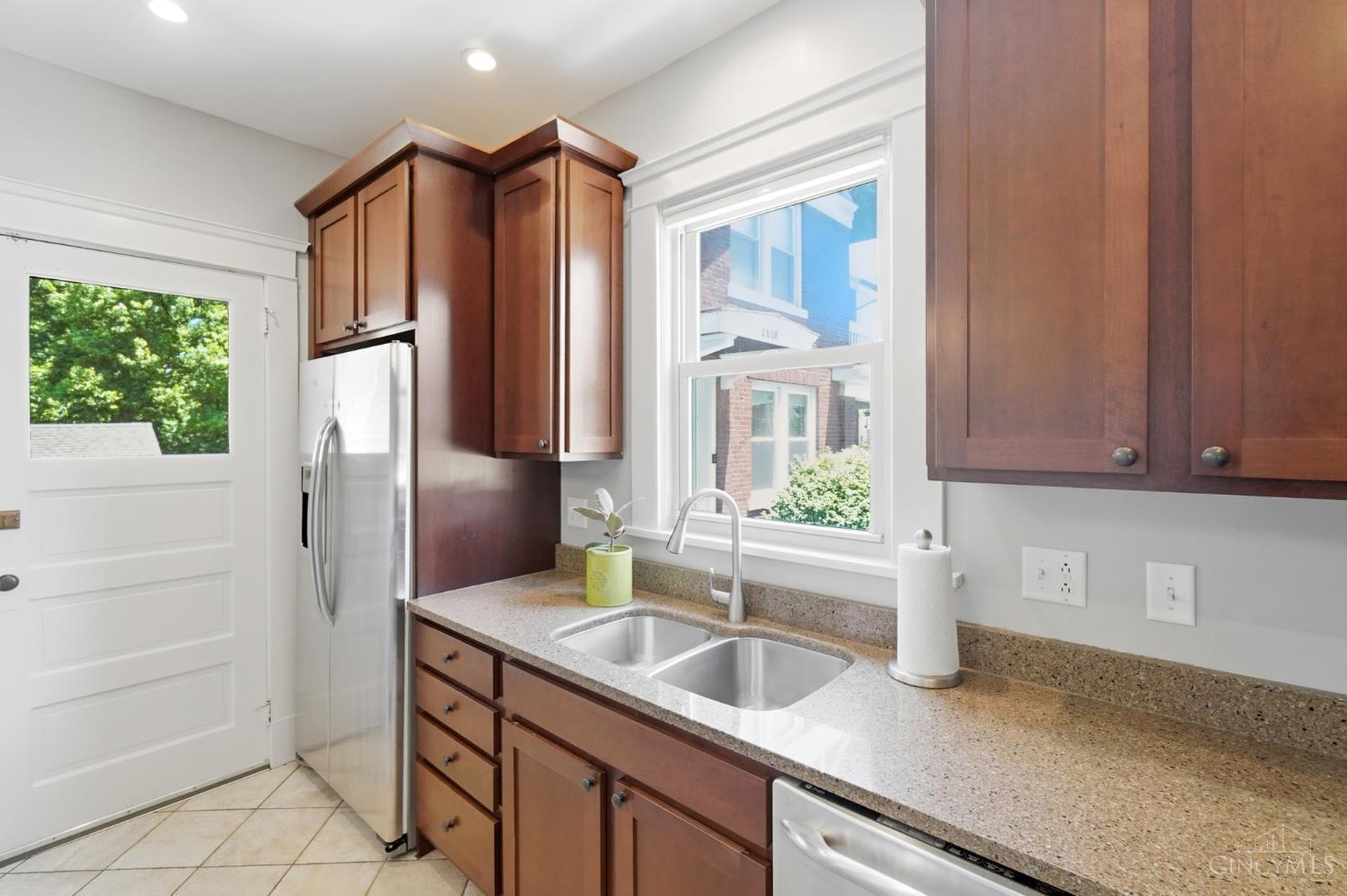 2806 Madison Road Cincinnati, OH 45209 - Photo 16 of 47