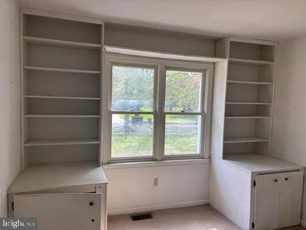$925,000 | 7 Greenfield Drive South, West Windsor, NJ 08550