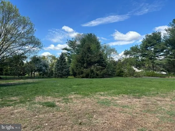$925,000 | 7 Greenfield Drive South, West Windsor, NJ 08550