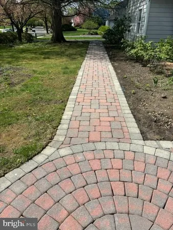 $925,000 | 7 Greenfield Drive South, West Windsor, NJ 08550