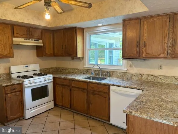 $925,000 | 7 Greenfield Drive South, West Windsor, NJ 08550