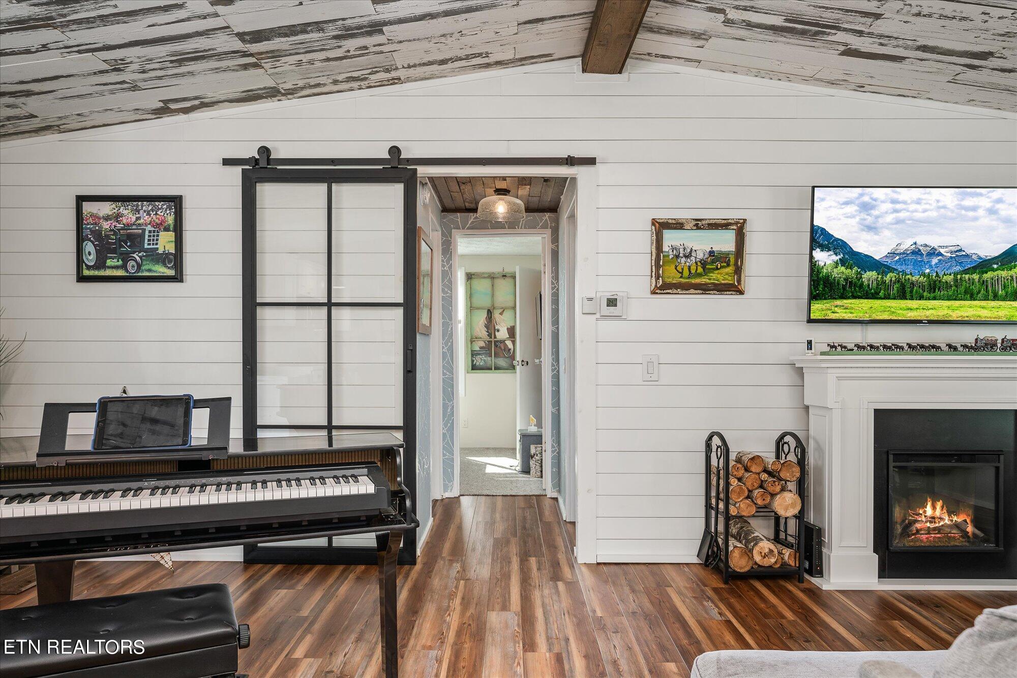 110 James Henry Road Deer Lodge, TN 37726 - Photo 7 of 25 16-110 James Henry Rd-108