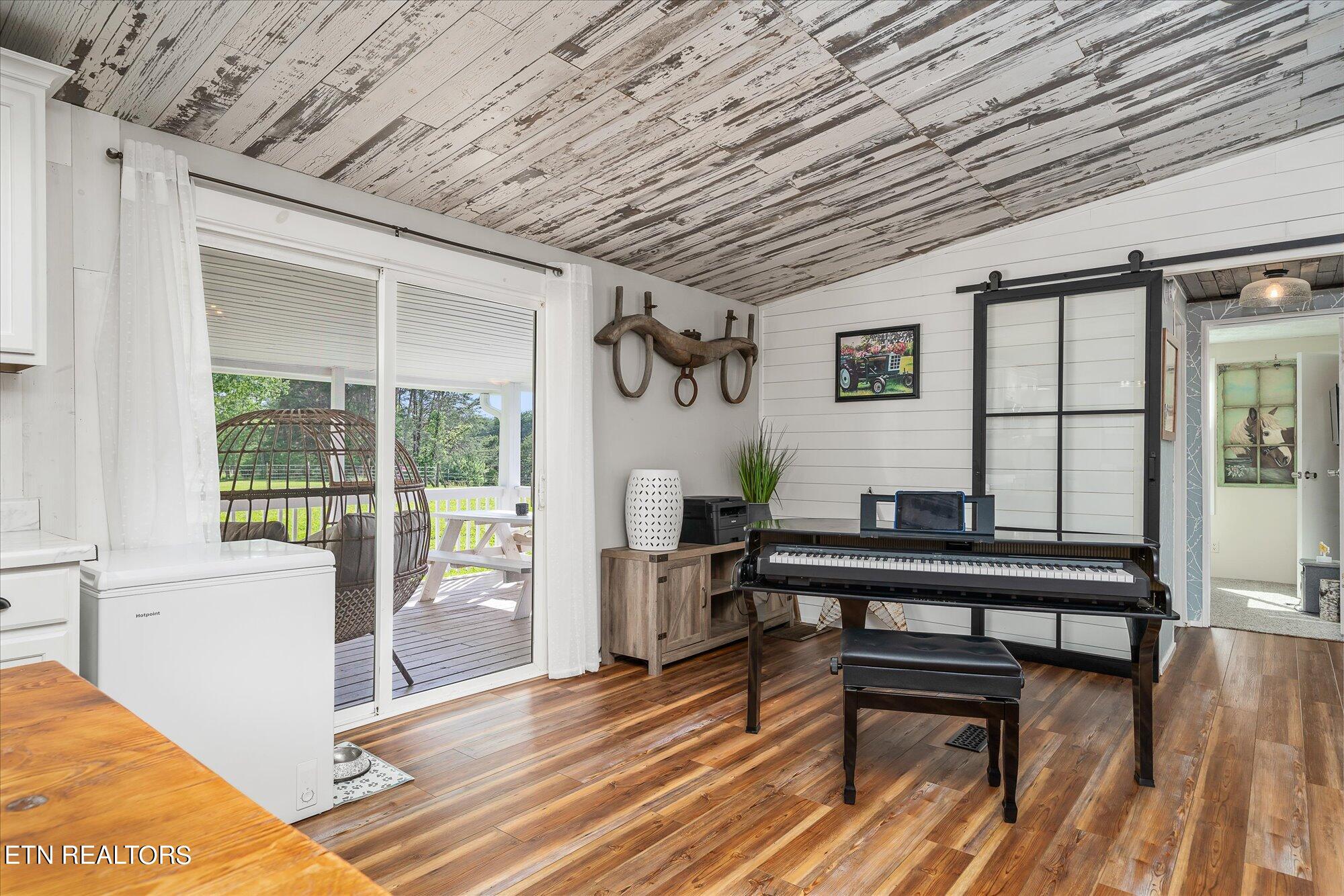 110 James Henry Road Deer Lodge, TN 37726 - Photo 8 of 25 17-110 James Henry Rd-113