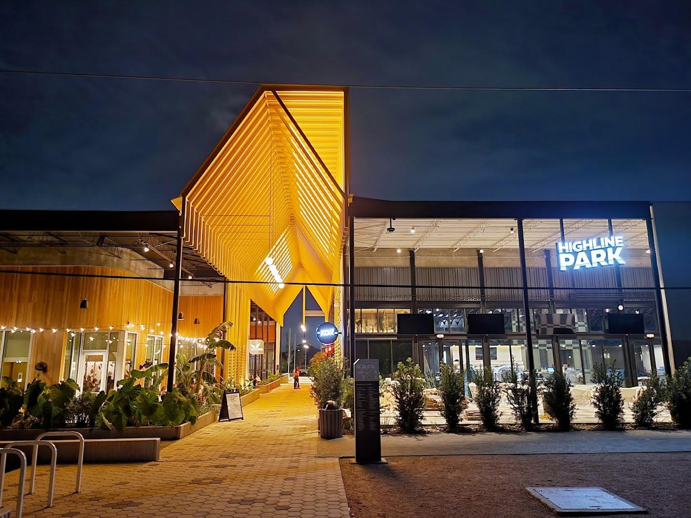 1031 West 17th Street Houston, TX 77008 - Photo 28 of 30 Just a 5 minute drive to M-K-T Heights shopping and dining.