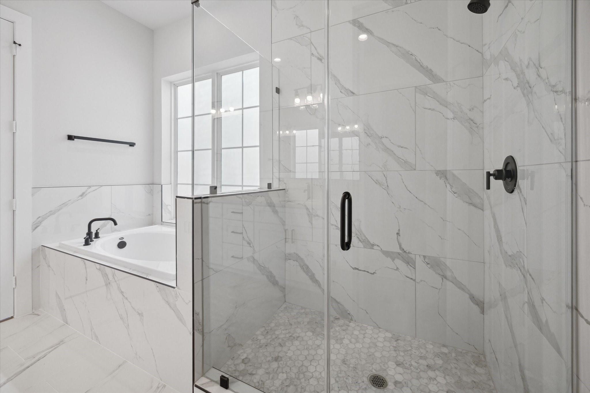 1031 West 17th Street Houston, TX 77008 - Photo 8 of 30 Primary bathroom soaking tub and shower