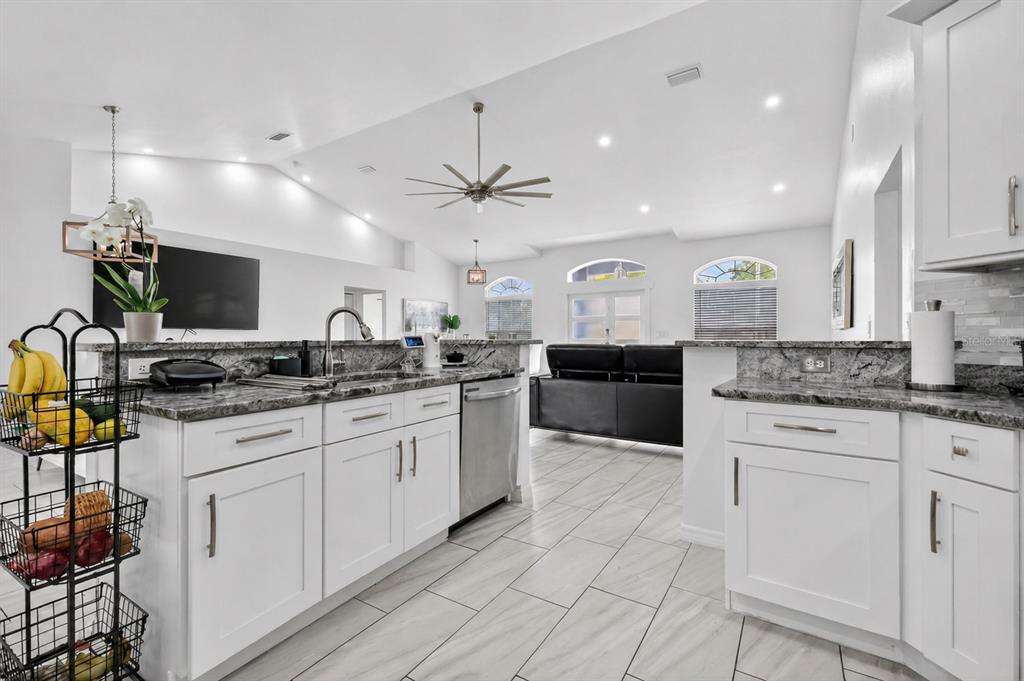 8695 Southwest 133rd Ln Road Ocala, FL 34473 - Photo 4 of 21