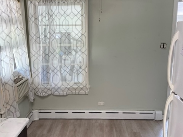 1506 Main Street Crete, IL 60417 - Photo 4 of 17 a view of a small space