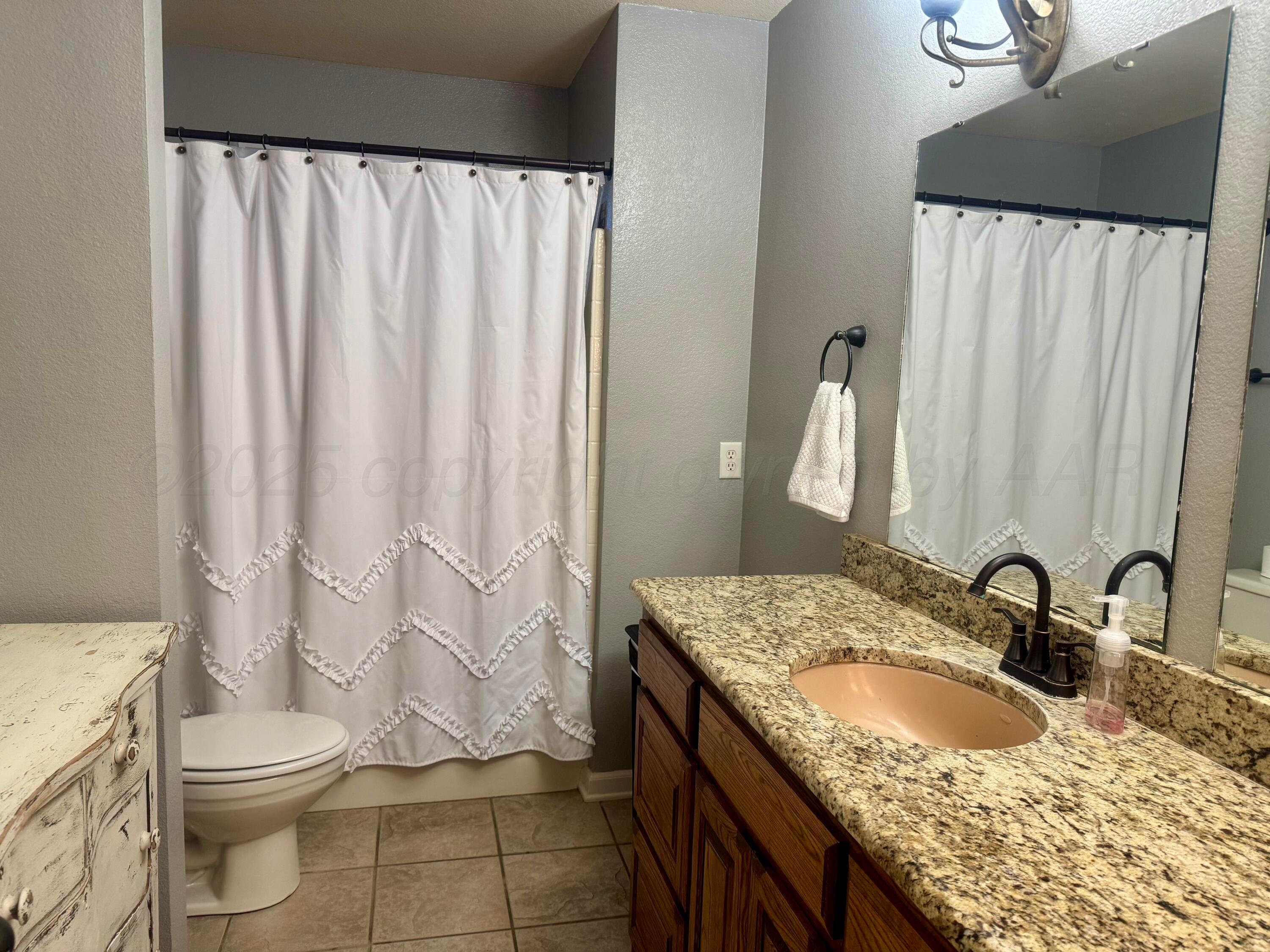 3301 Garrett Drive Perryton, TX 79070 - Photo 13 of 21 Hallway Bathroom