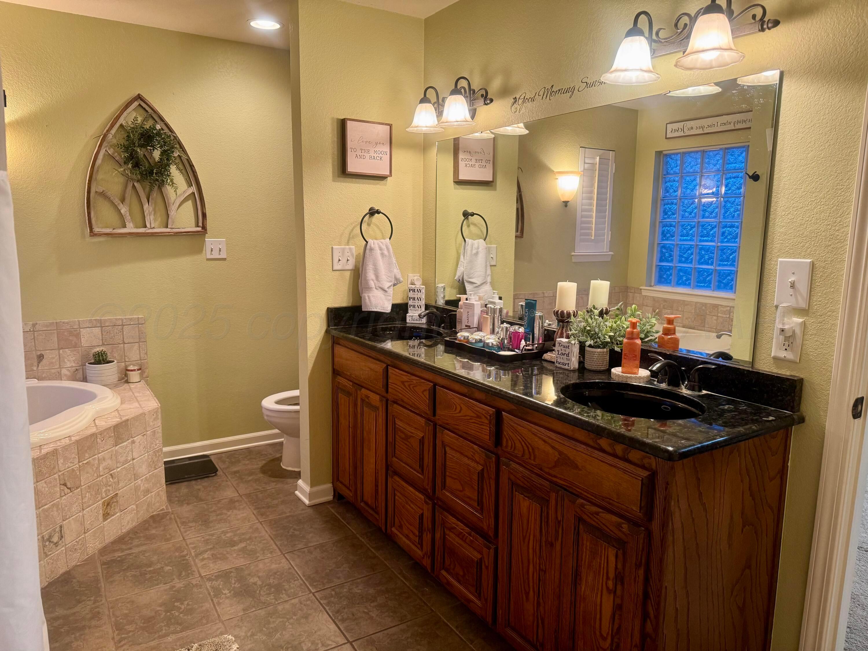 3301 Garrett Drive Perryton, TX 79070 - Photo 15 of 21 Master Bathroom
