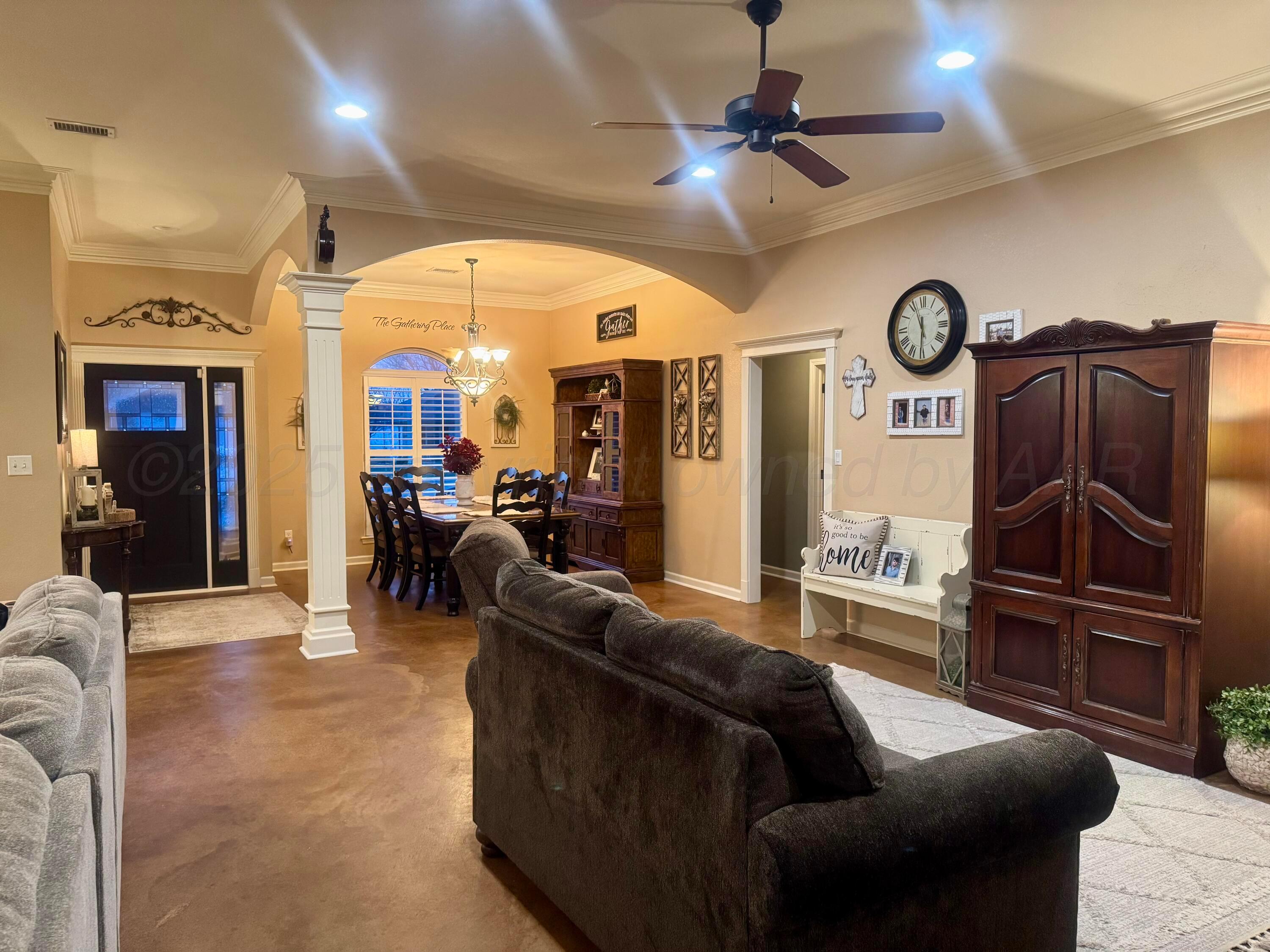 3301 Garrett Drive Perryton, TX 79070 - Photo 4 of 21 Formal Dining / Extra Living area