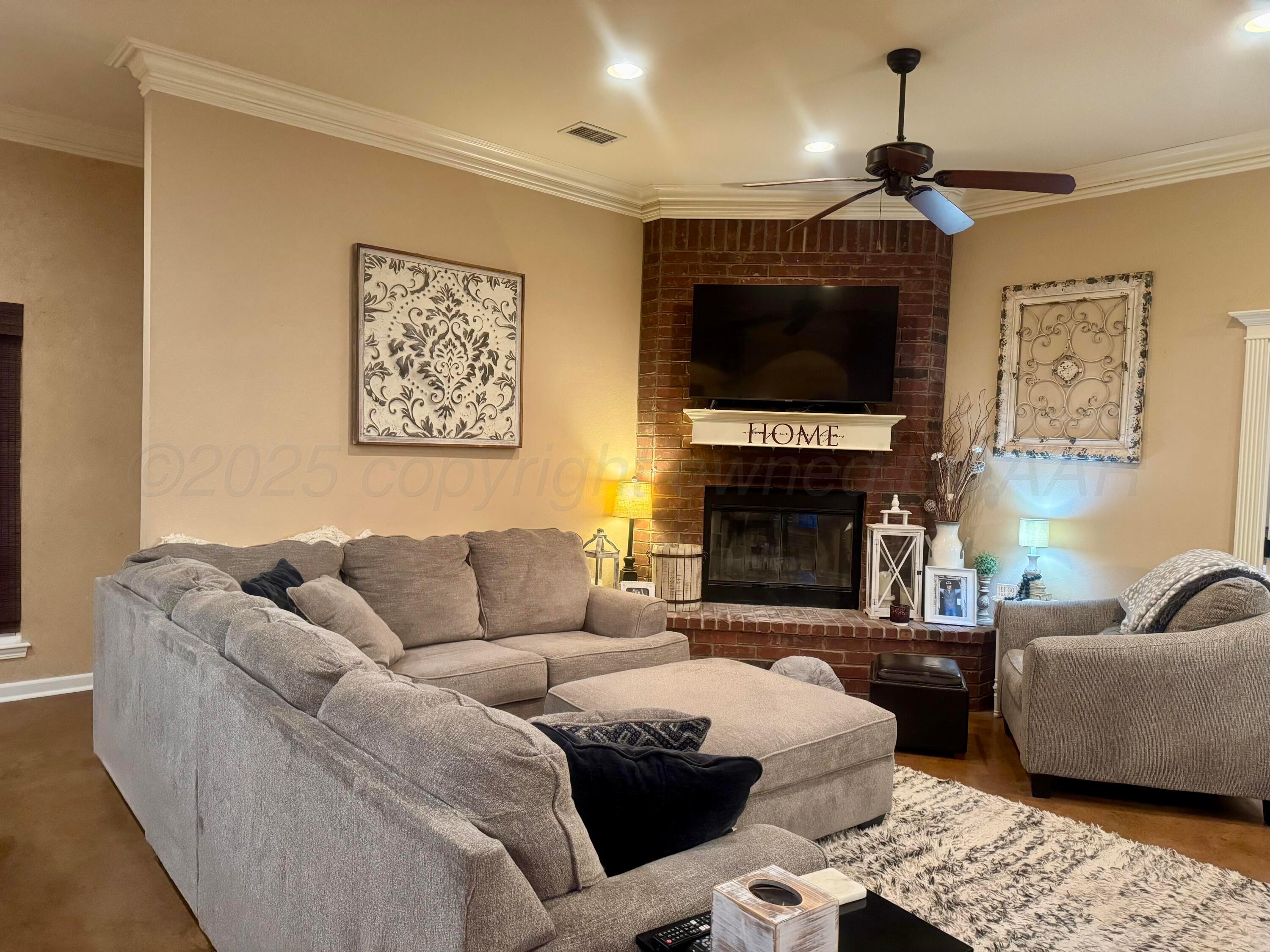 3301 Garrett Drive Perryton, TX 79070 - Photo 5 of 21 Formal Living Room