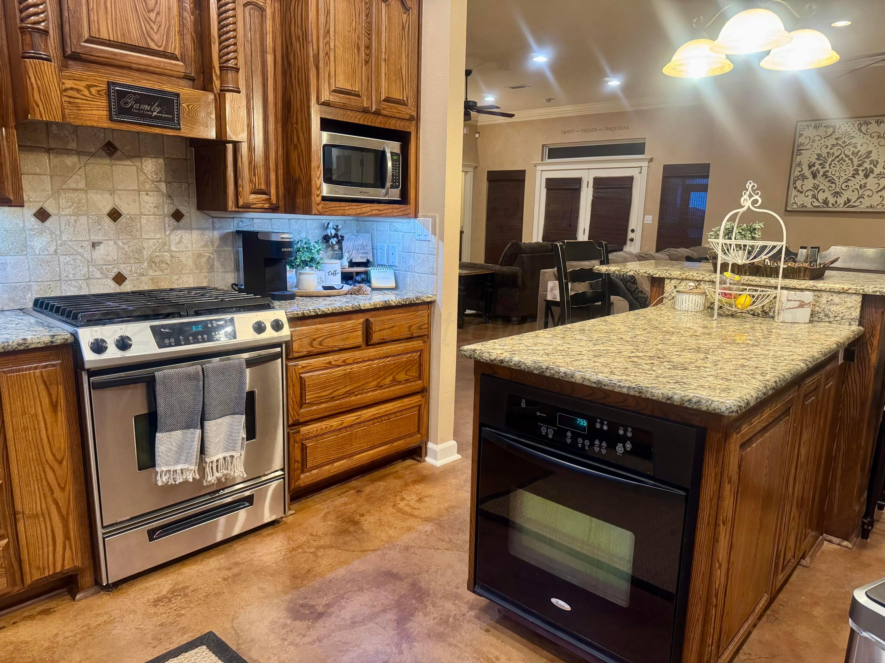 3301 Garrett Drive Perryton, TX 79070 - Photo 8 of 21 Kitchen Island