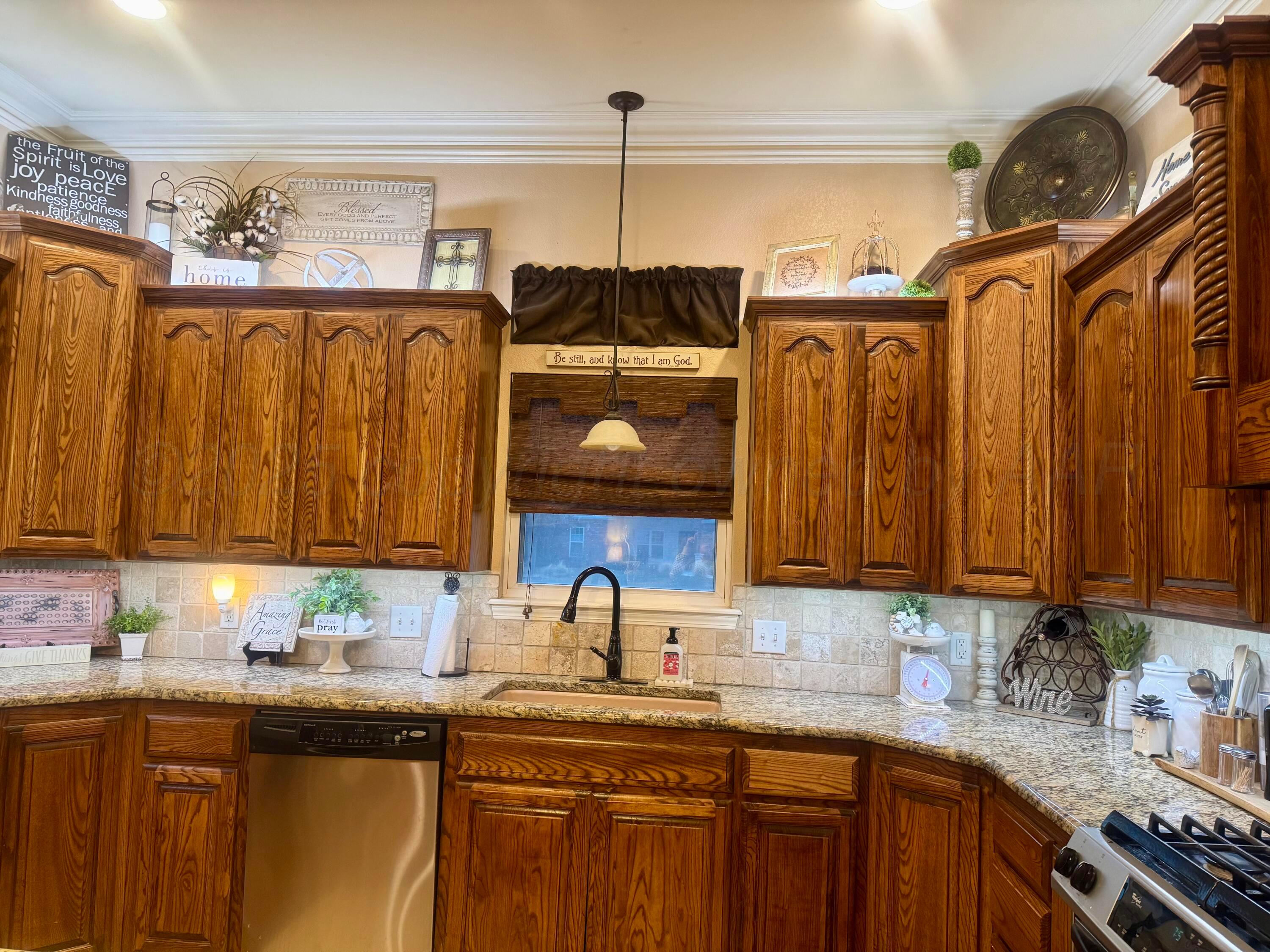 3301 Garrett Drive Perryton, TX 79070 - Photo 10 of 21 Kitchen