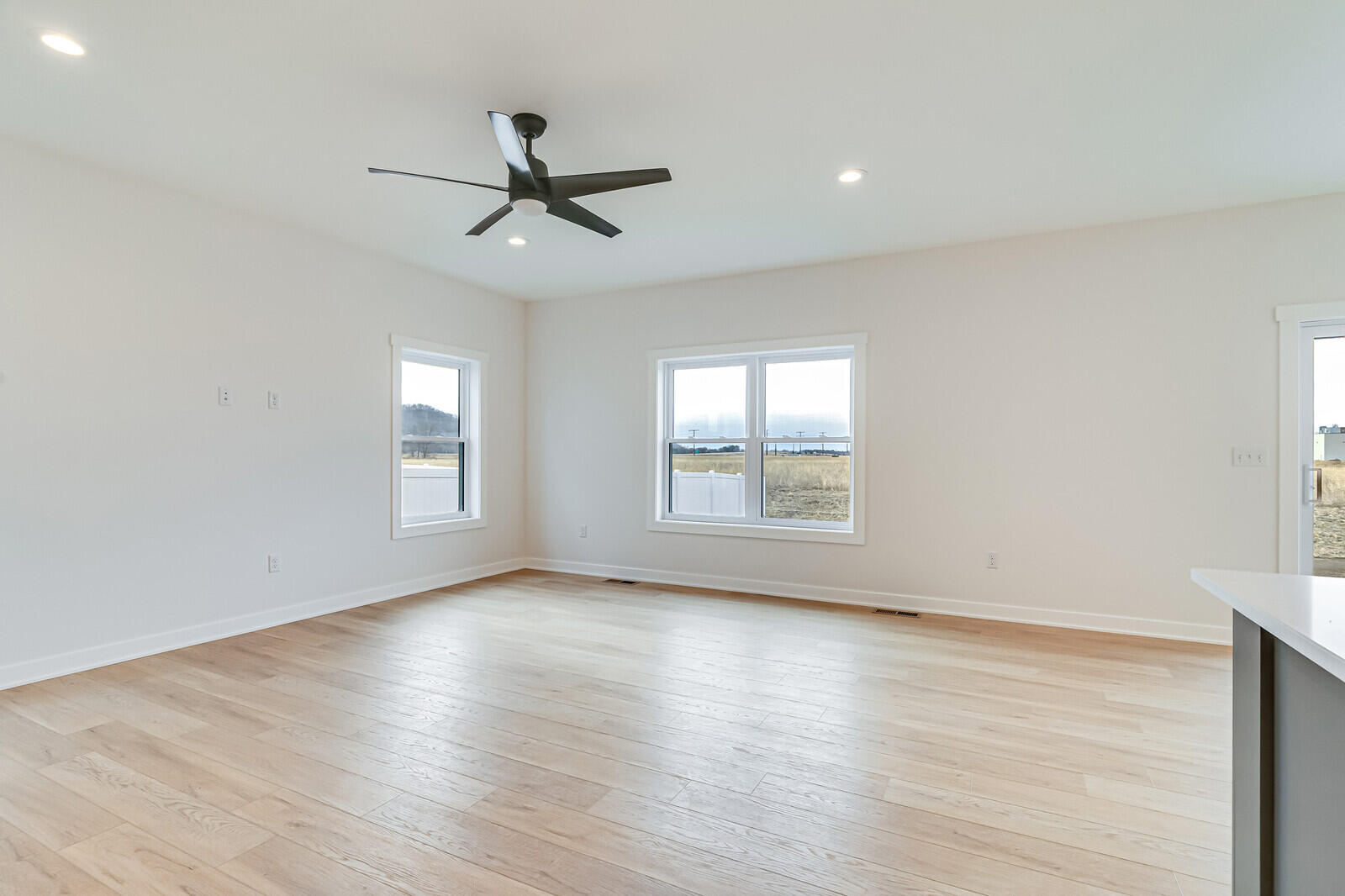 1624 Red Clover Street Holmen, WI 54636 - Photo 9 of 42 08_1624RedCloverSt_LivingRm1_mls