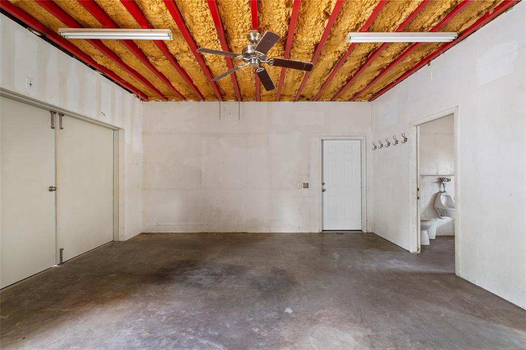 237 Lcr 711 Kosse, TX 76653 - Photo 9 of 40 Garage featuring a ceiling fan