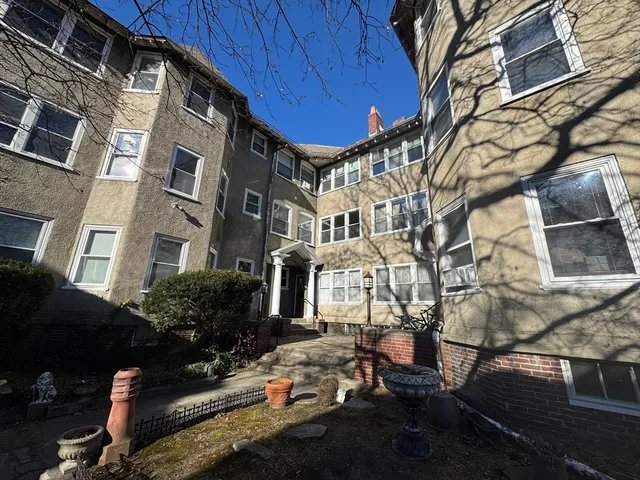 $3,800 | 41 Hawthorn Street, Unit 10, Cambridge, MA 02138