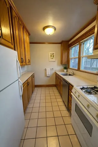 $3,800 | 41 Hawthorn Street, Unit 10, Cambridge, MA 02138