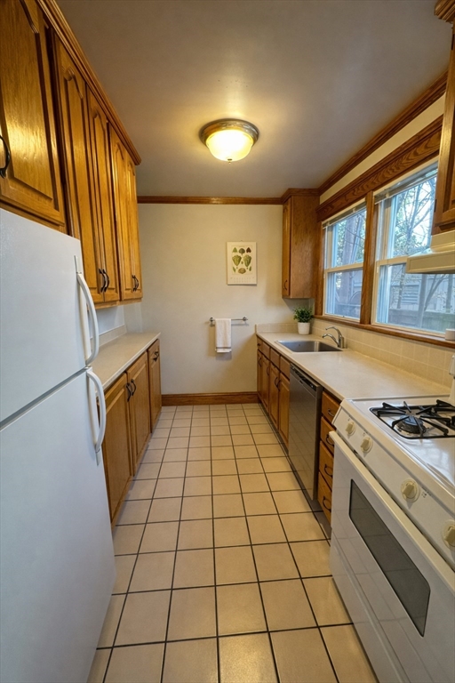 41 Hawthorn Street, Unit 10 Cambridge, MA 02138 - Photo 4 of 9