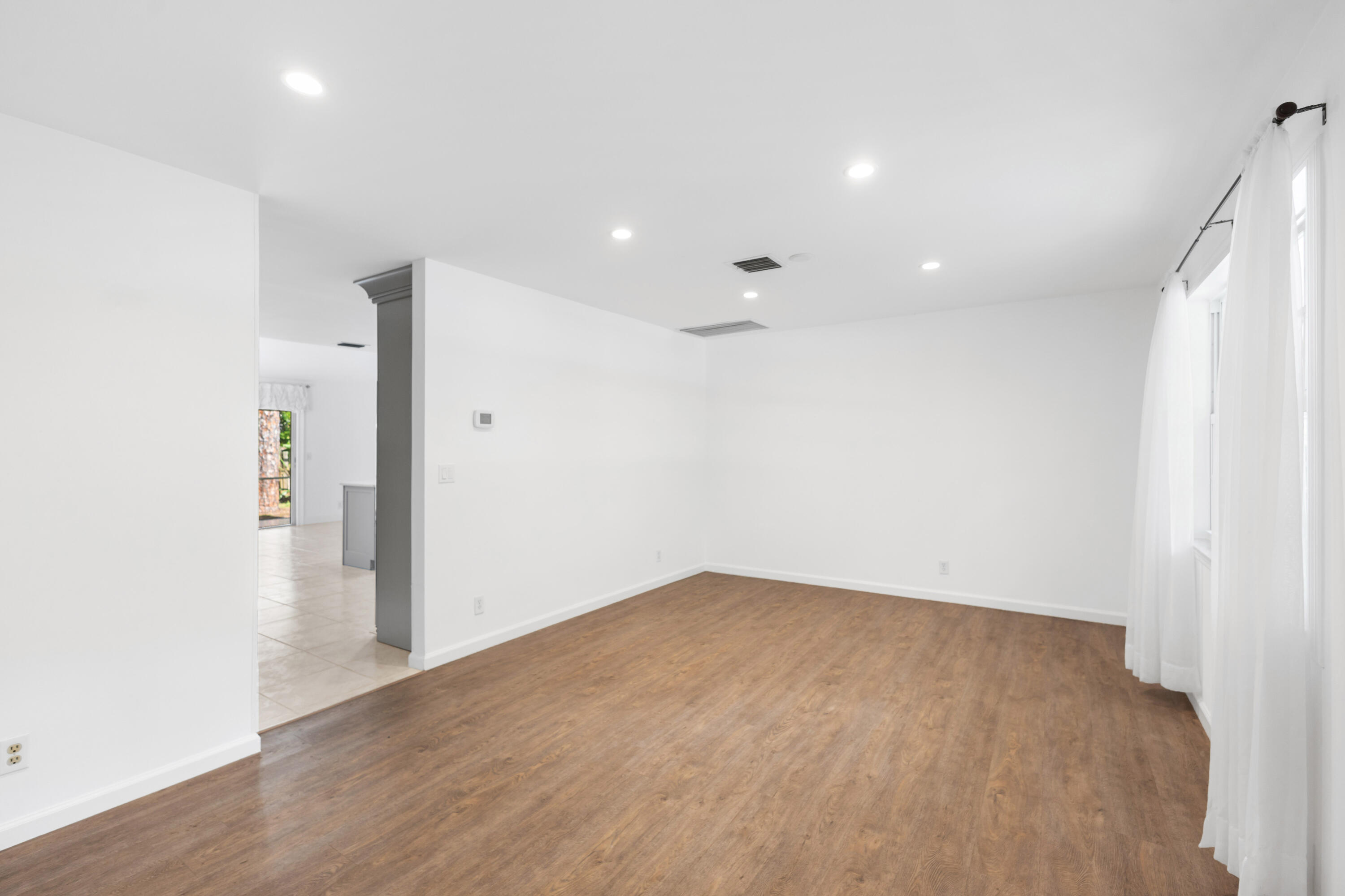 227 West Riverside Drive Jupiter, FL 33469 - Photo 12 of 22 Living Room