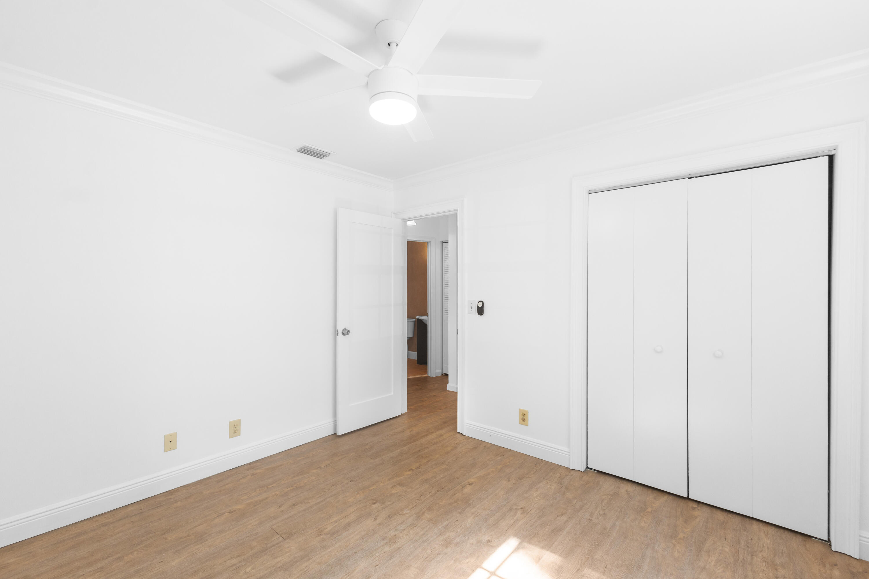 227 West Riverside Drive Jupiter, FL 33469 - Photo 17 of 22 Bedroom 3