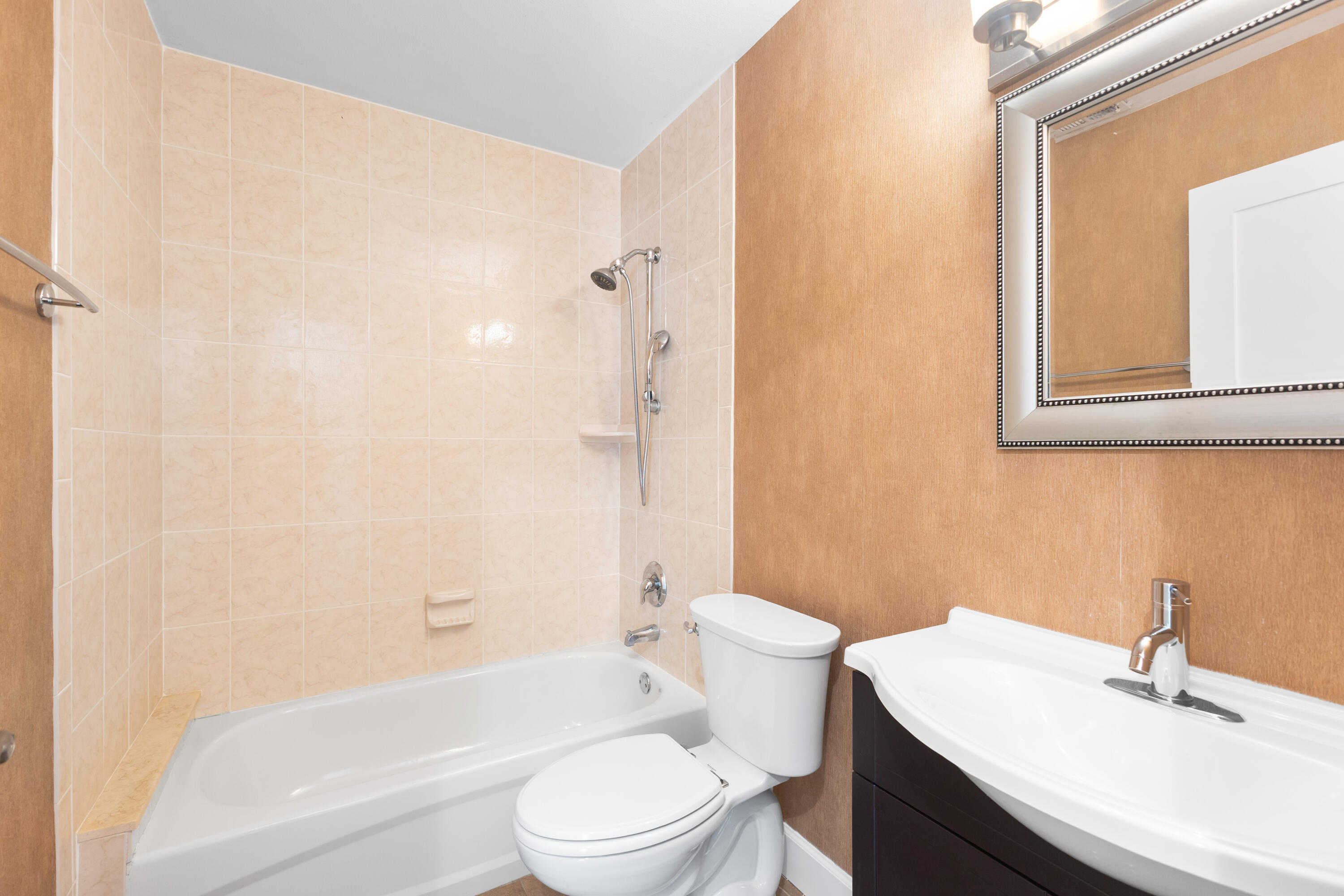 227 West Riverside Drive Jupiter, FL 33469 - Photo 18 of 22 Second Bath