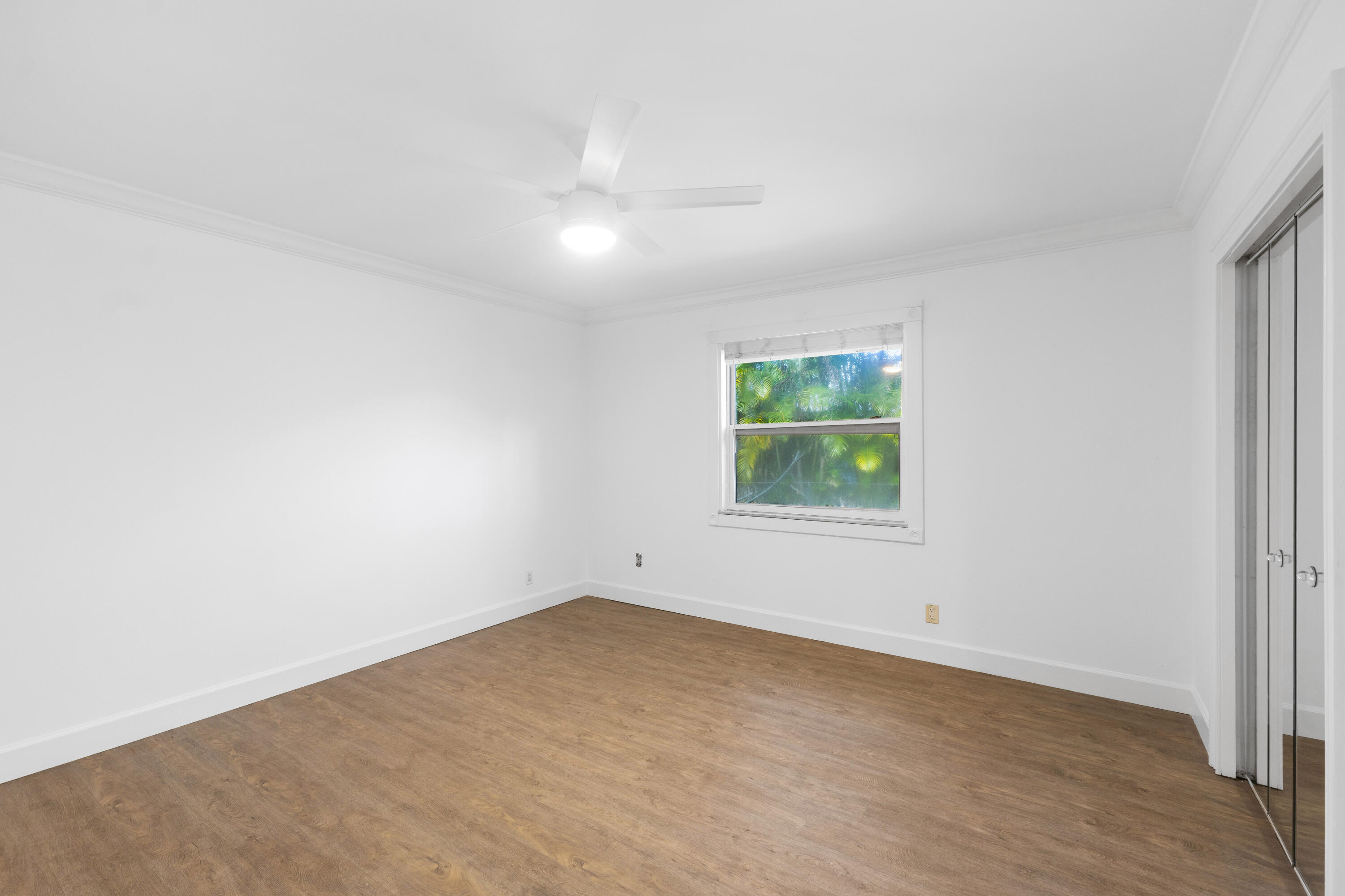 227 West Riverside Drive Jupiter, FL 33469 - Photo 9 of 22 Primary Bedroom unstaged