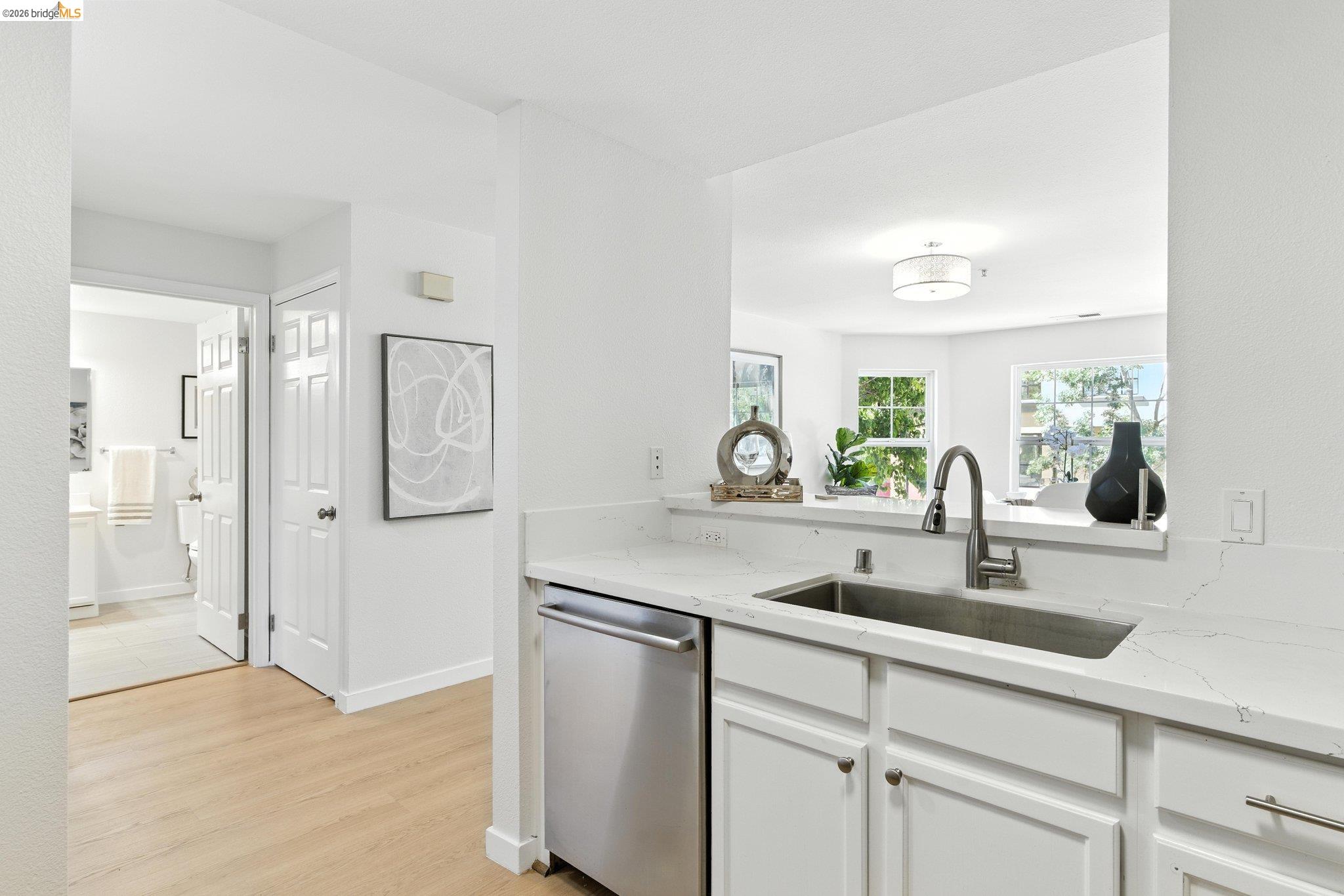 555 10th Street, Unit 201 Oakland, CA 94607 - Photo 12 of 35