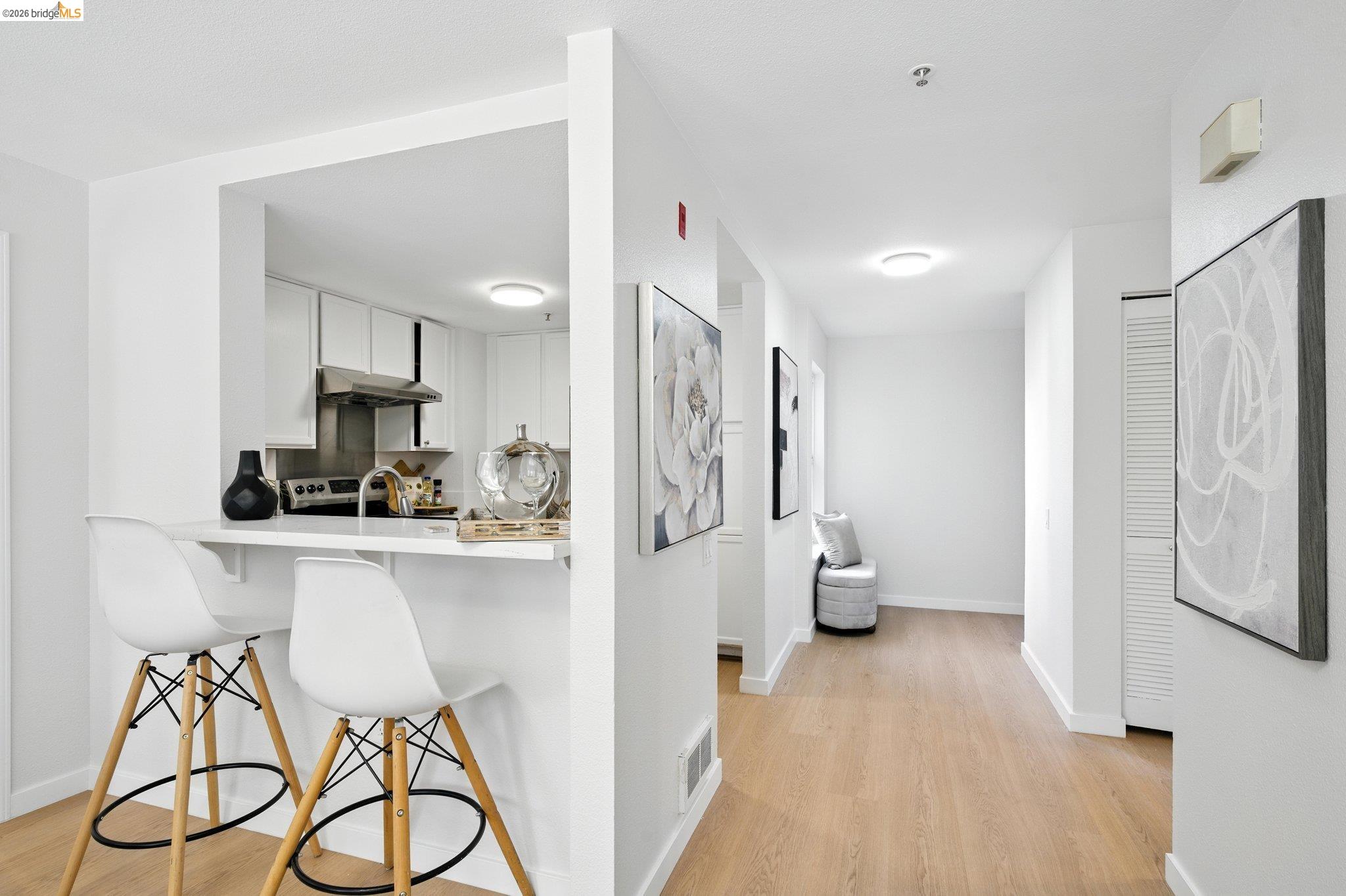 555 10th Street, Unit 201 Oakland, CA 94607 - Photo 4 of 35