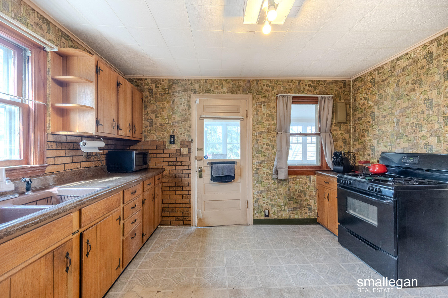 620 East Spring Street Whitehall, MI 49461 - Photo 9 of 29 620 East Springs Street-16