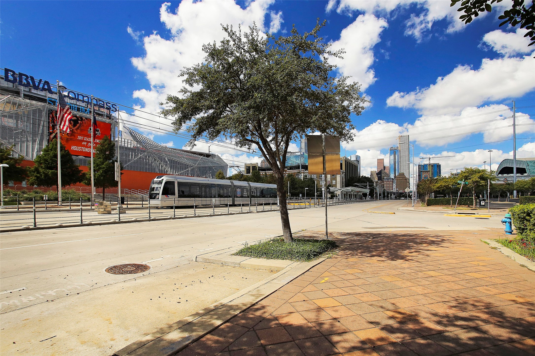 3432 Cline Street Houston, TX 77020 - Photo 19 of 22 a swimming pool with yard and outdoor seating
