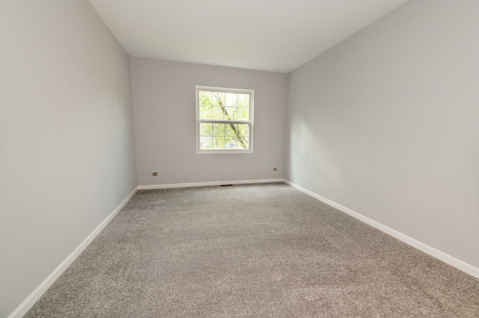 266 Butternut Lane Streamwood, IL 60107 - Photo 17 of 19 an empty room with a window
