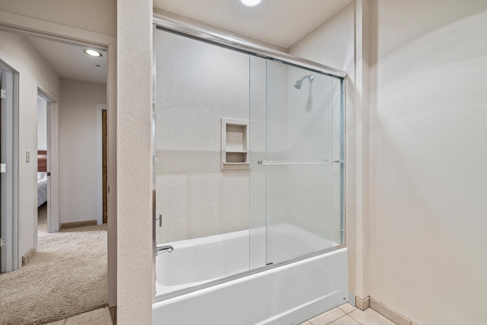 24624 Schaupp Road Klamath Falls, OR 97603 - Photo 55 of 62 24624SchauppRd.-Interiors-41
