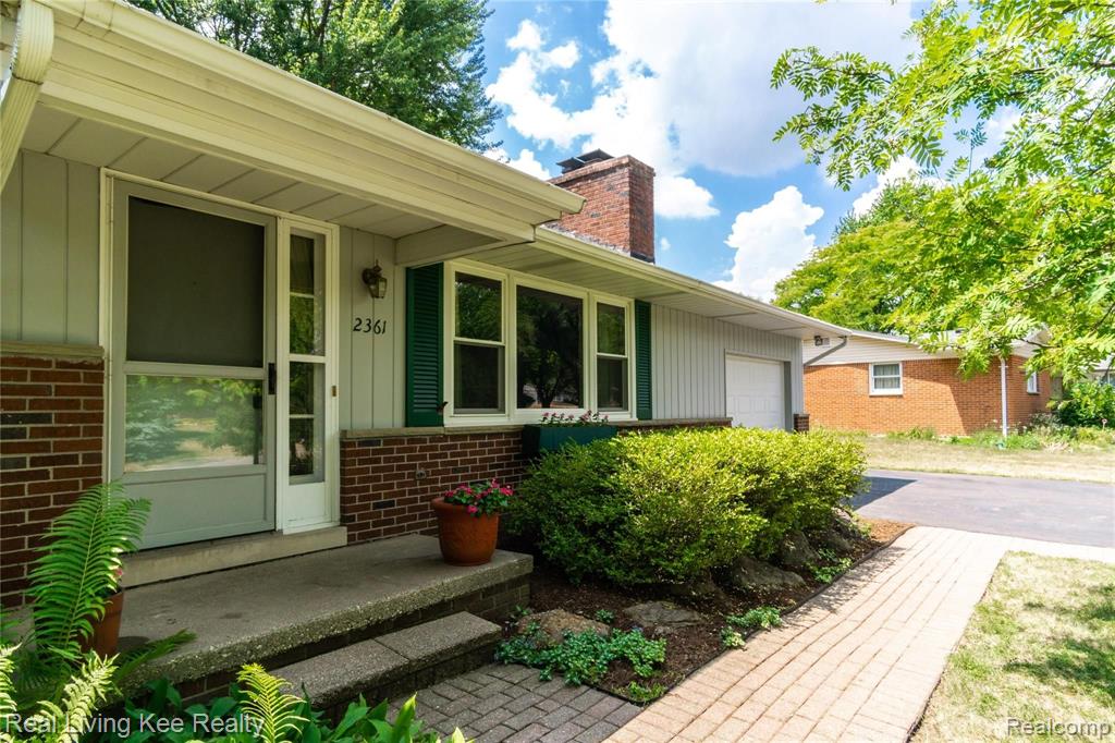 2361 Oklahoma Avenue Rochester Hills, MI 48309 - Photo 4 of 45