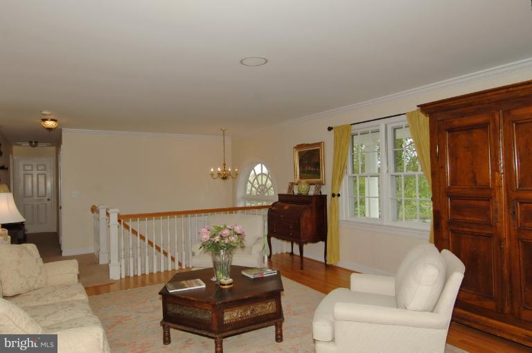 40306 Gap Road Leesburg, VA 20175 - Photo 16 of 25 Living Room
