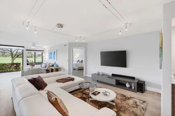 $675,000 | 7473 Victory Lane, Delray Beach, FL 33446