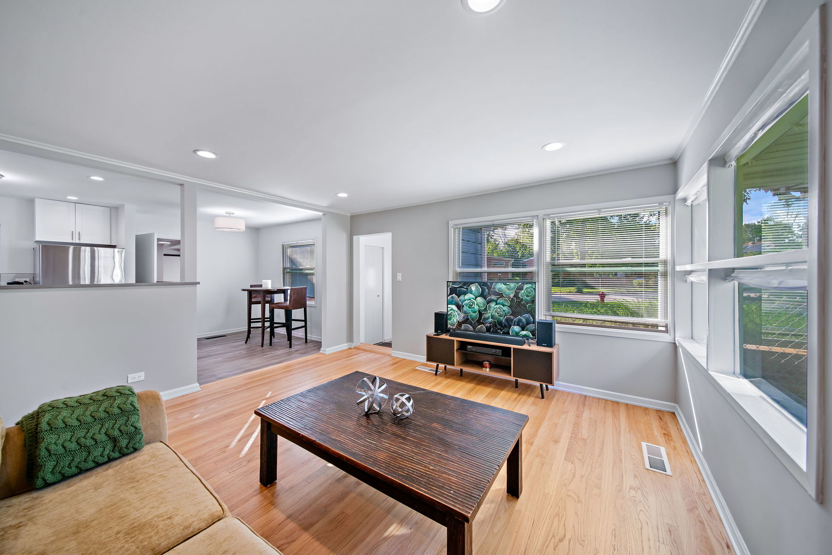405 Marshall Road Northbrook, IL 60062 - Photo 6 of 27 a living room with furniture and a table