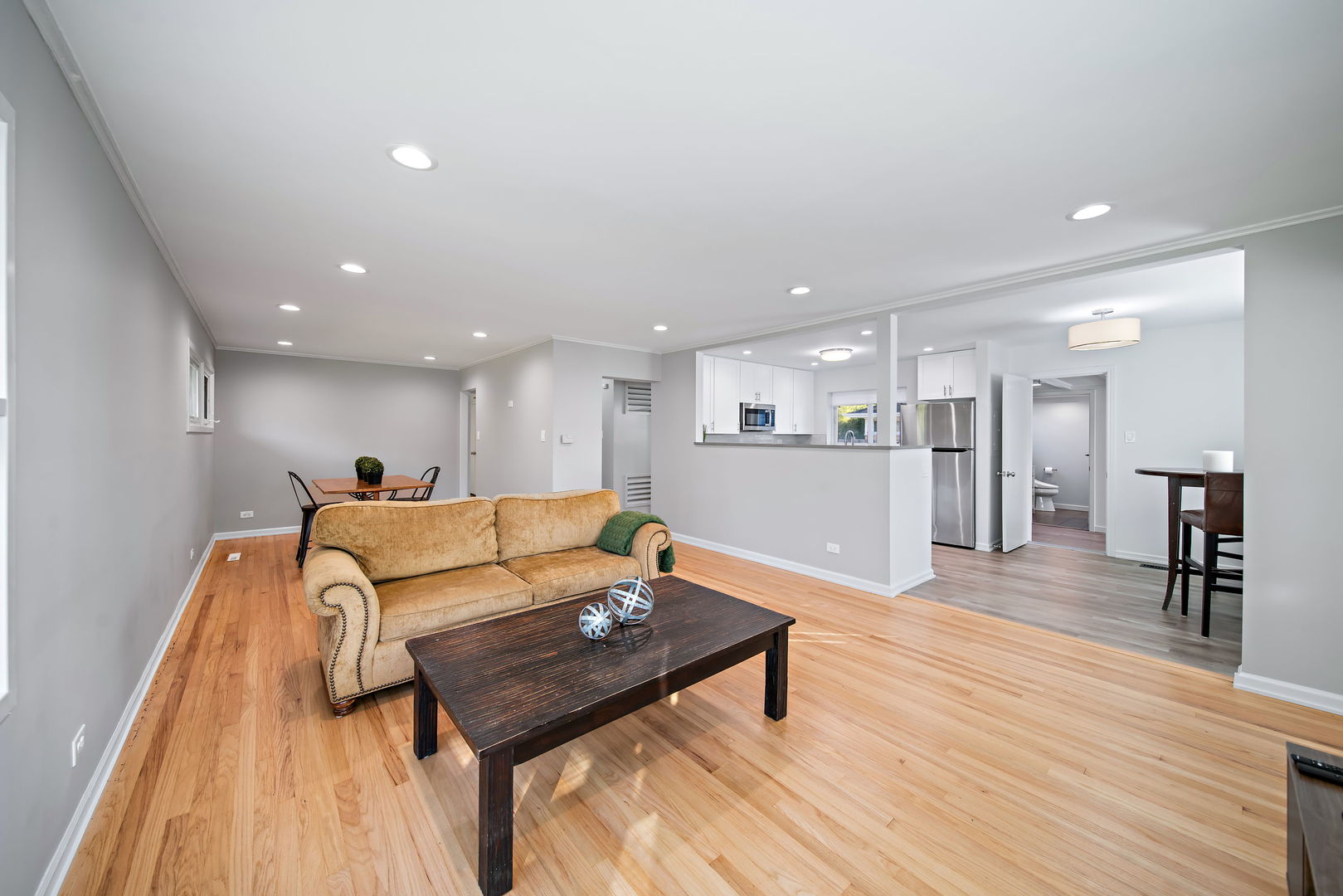 405 Marshall Road Northbrook, IL 60062 - Photo 8 of 27 a living room with furniture and a wooden floor