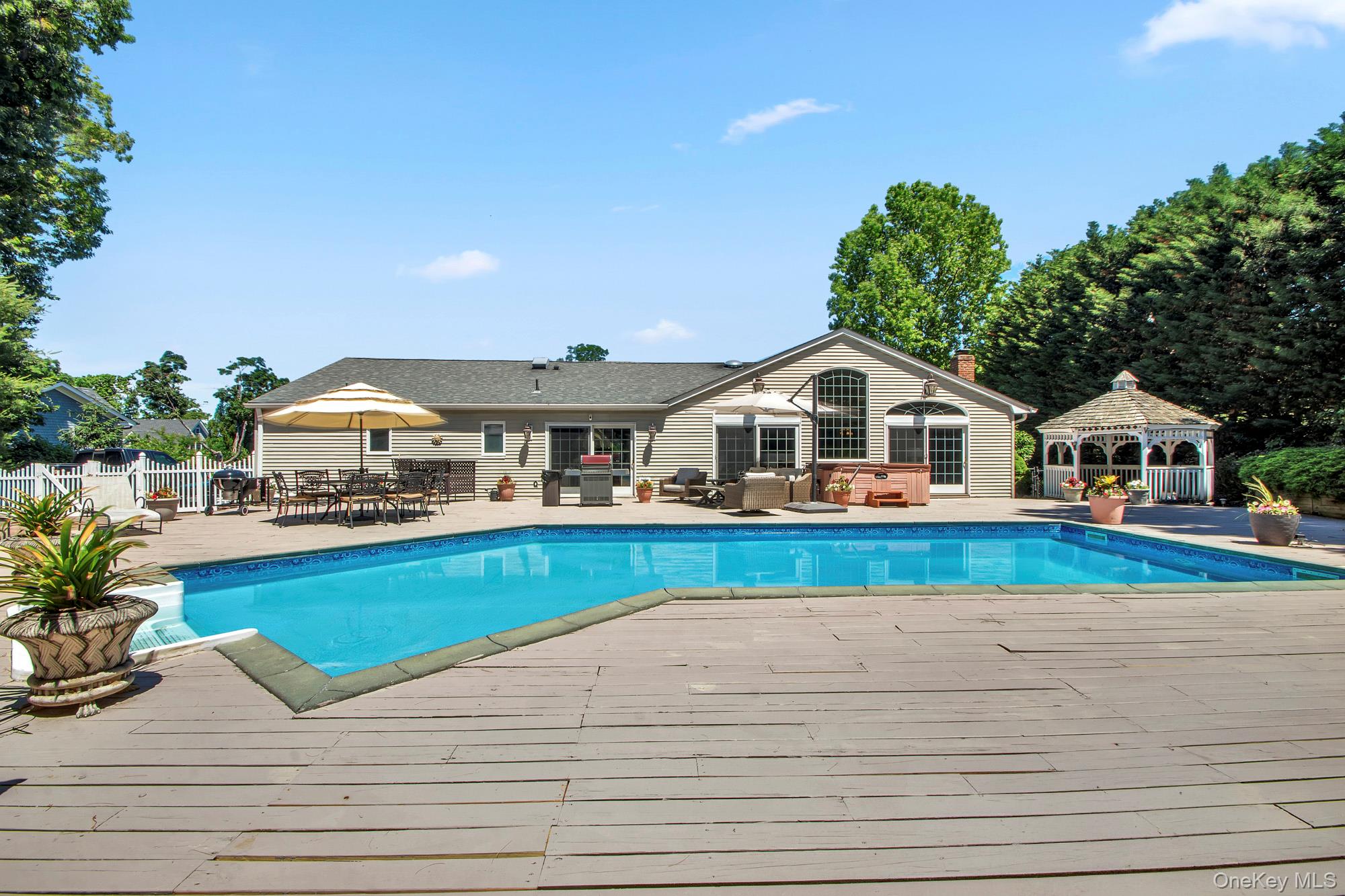 28 View Road East Setauket, NY 11733 - Photo 20 of 24