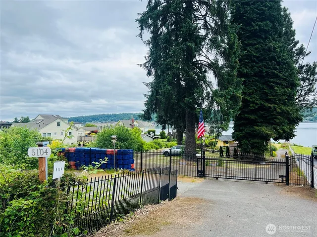 a view of a fence deck and a backyard