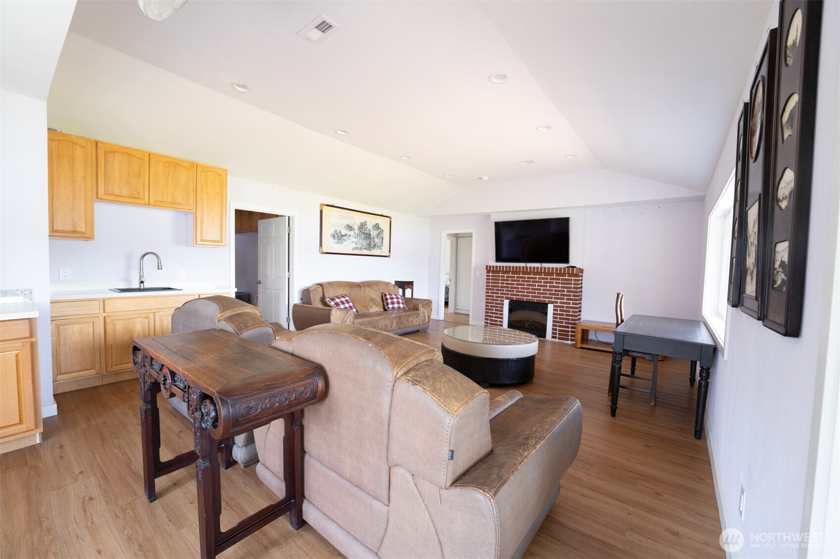 5104 Northwest Sammamish Road Issaquah, WA 98027 - Photo 9 of 24 a living room with furniture and a flat screen tv