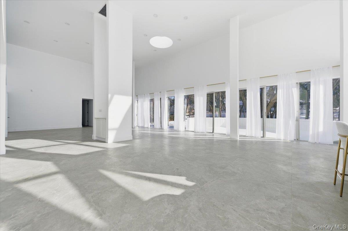 454 East Shore Road Great Neck, NY 11024 - Photo 6 of 42